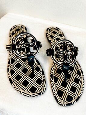 Tory Burch Miller Sandals Size 9 Black White Allover Logo Print Leather